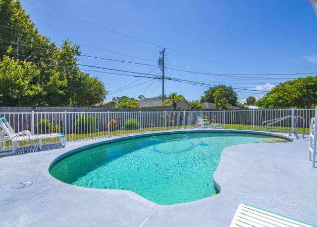 Property at 2858 SE Rawlings Rd, Port Saint Lucie, FL 34952, 3 beds, 2 baths