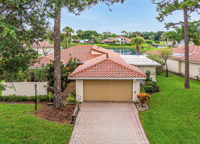 Property at 6 Woods Ln, Boynton Beach, FL 33436, 3 beds, 3.5 baths