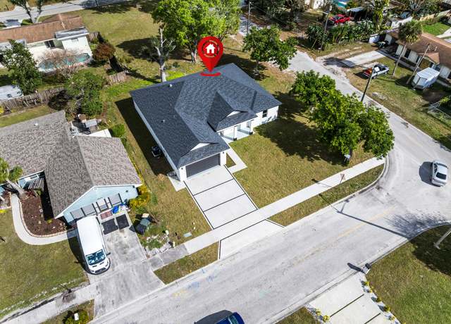 Property at 1502 Pine Hollow Dr, Fort Pierce, FL 34982, 4 beds, 2.5 baths
