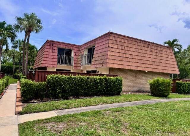 Property at 217 Live Oak Ln, Boynton Beach, FL 33436, 2 beds, 2.5 baths