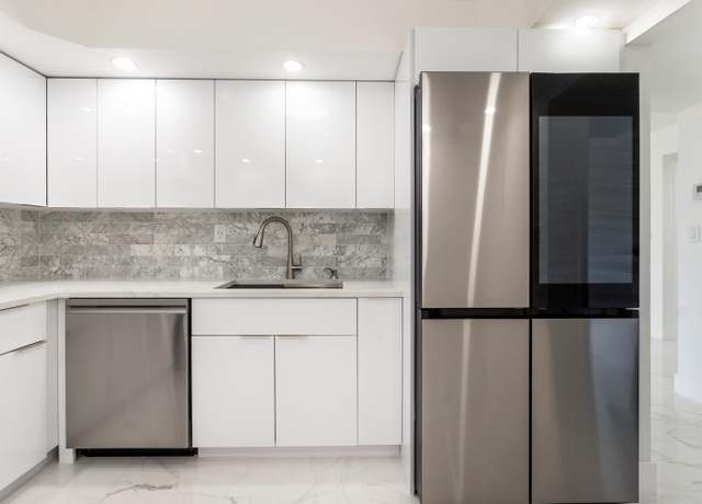 Property at 600 Parkview Dr #718, Hallandale Beach, FL 33009, 2 beds, 2 baths