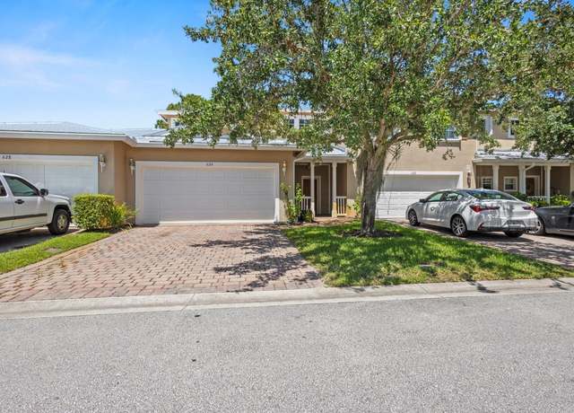 Property at 624 NE Bent Paddle Ln, Port Saint Lucie, FL 34983, 3 beds, 2.5 baths