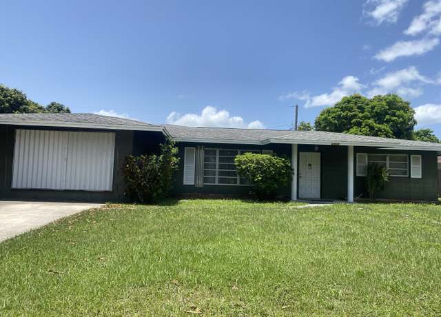 Property at 2404 Holiday Ct, Fort Pierce, FL 34982, 4 beds, 3 baths