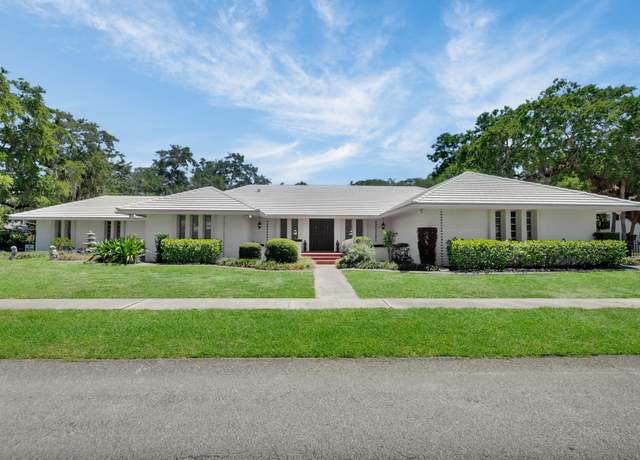 Property at 800 SW 17th St, Boca Raton, FL 33486, 5 beds, 4.5 baths