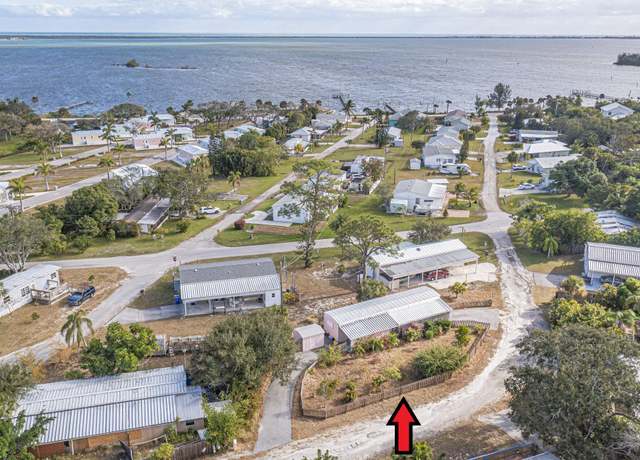 Property at 12910 74th Ct, Sebastian, FL 32958, 2 beds, 1 bath