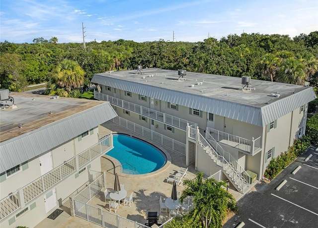 Property at 900 Jasmine Ln Unit 102b, Vero Beach, FL 32963, 2 beds, 2 baths