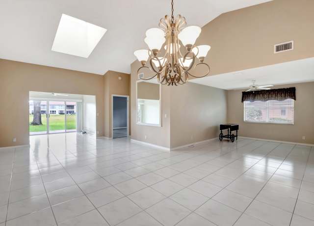 Property at 5622 Royal Lake Cir, Boynton Beach, FL 33437, 3 beds, 2 baths