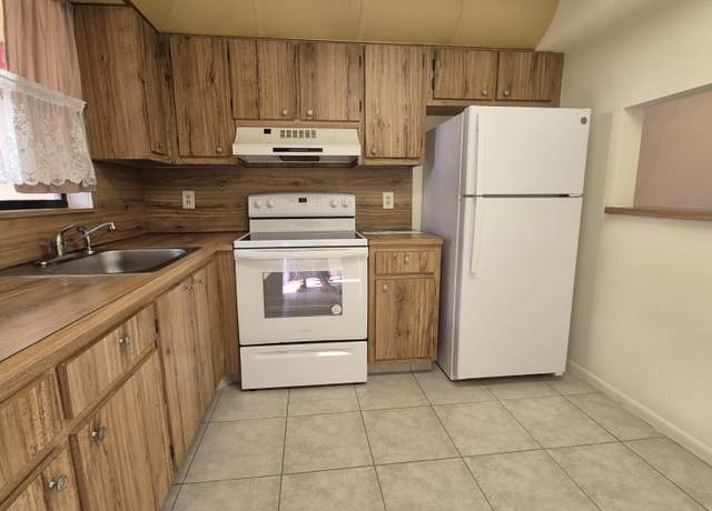 Property at 4640 Lucerne Lakes Blvd #304, Lake Worth, FL 33467, 1 bed, 1 bath