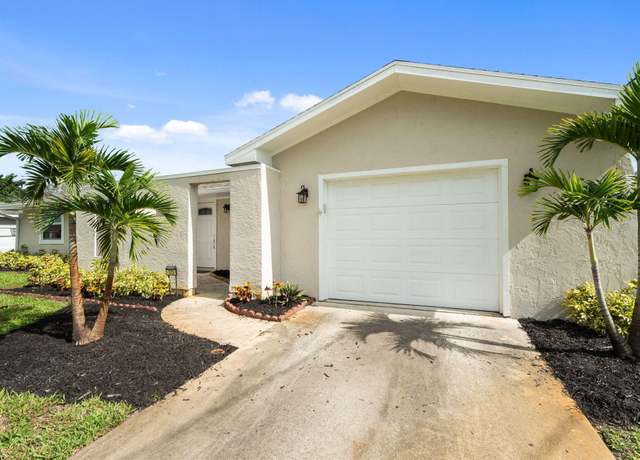 Property at 372 SE Oakridge Dr, Port Saint Lucie, FL 34984, 3 beds, 2 baths
