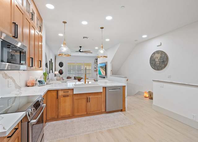 Property at 4808 Sawgrass Breeze Dr, Palm Beach Gardens, FL 33418, 3 beds, 3.5 baths