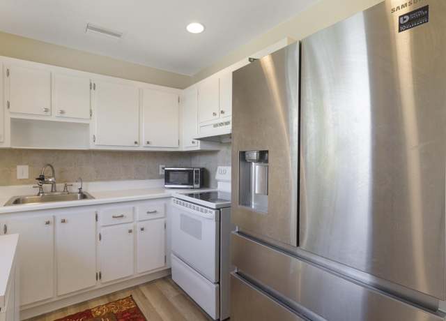 Property at 652 Flanders N N, Delray Beach, FL 33484, 2 beds, 2 baths