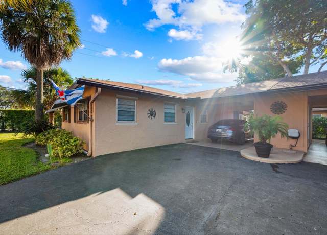 Property at 725 Whippoorwill Ln, Delray Beach, FL 33445, 2 beds, 2 baths