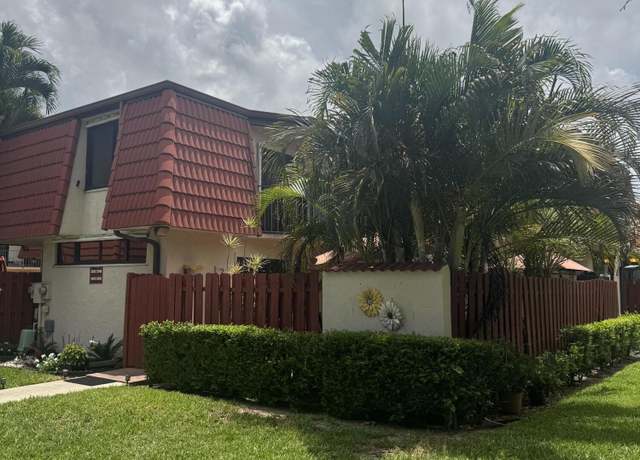 Property at 3918 Victoria Dr, West Palm Beach, FL 33406, 2 beds, 2.5 baths
