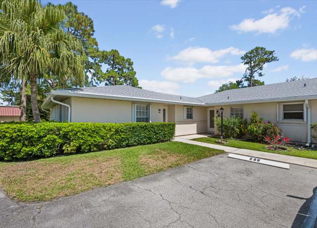 Property at 208 Cape Cod Cir, Lake Worth, FL 33467, 2 beds, 2 baths