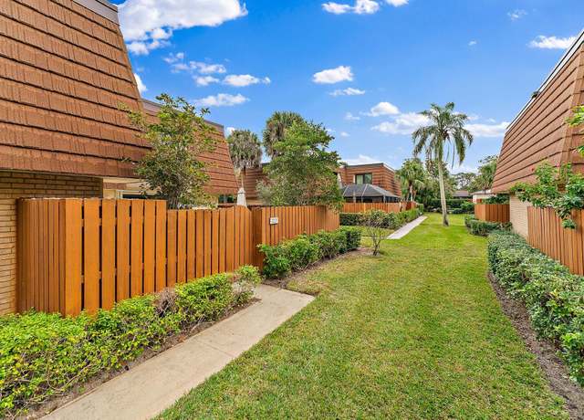 Property at 3225 32nd Ct, Jupiter, FL 33477, 2 beds, 2.5 baths