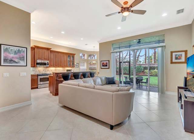 Property at 6722 Watertown Dr, Boynton Beach, FL 33437, 4 beds, 2.5 baths