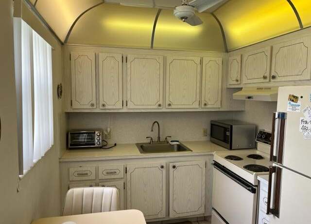 Property at 61 Dorset B, Boca Raton, FL 33434, 2 beds, 1.5 baths