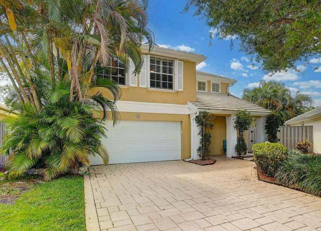 Property at 11 Commanders Dr, Palm Beach Gardens, FL 33418, 3 beds, 2.5 baths