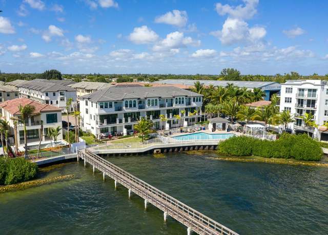 Property at 3 Windward Ln, Boynton Beach, FL 33435, 4 beds, 3.5 baths
