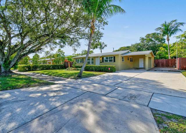 Property at 836 Evergreen Dr, Lake Park, FL 33403, 4 beds, 2 baths