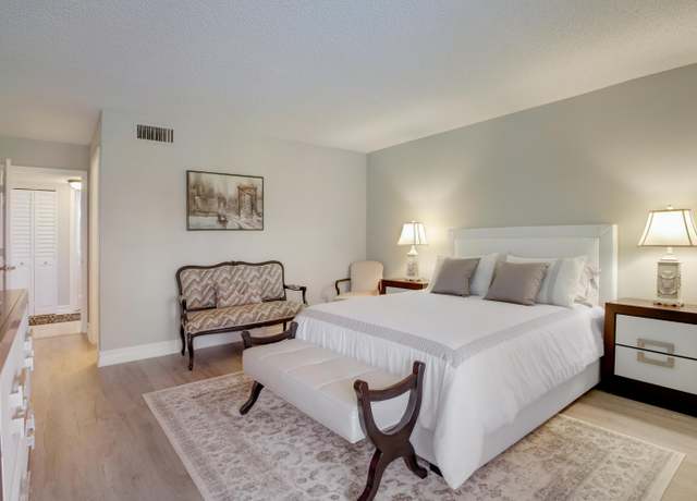 Property at 6675 S Oriole 4030 Blvd #4030, Delray Beach, FL 33444, 2 beds, 2 baths