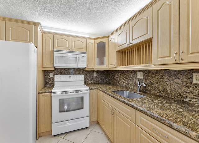 Property at 9440 SW 8th St #318, Boca Raton, FL 33428, 1 bed, 1.5 baths