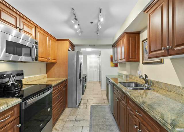 Property at 899 Jeffery St #201, Boca Raton, FL 33487, 2 beds, 2 baths