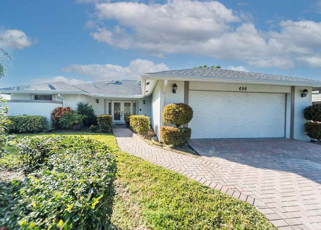 Property at 696 Juniper Pl, Wellington, FL 33414, 3 beds, 2 baths