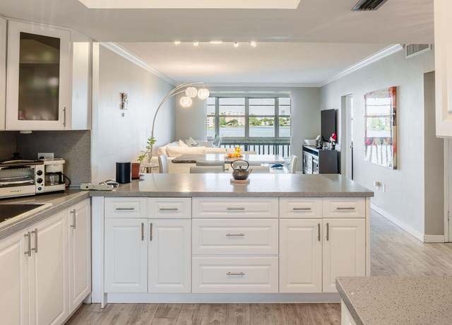 Property at 18555 NE 14th Ave #619, Miami, FL 33179, 2 beds, 1 bath