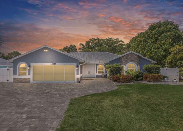 Property at 1026 SE Damask Ave, Port Saint Lucie, FL 34983, 3 beds, 2 baths