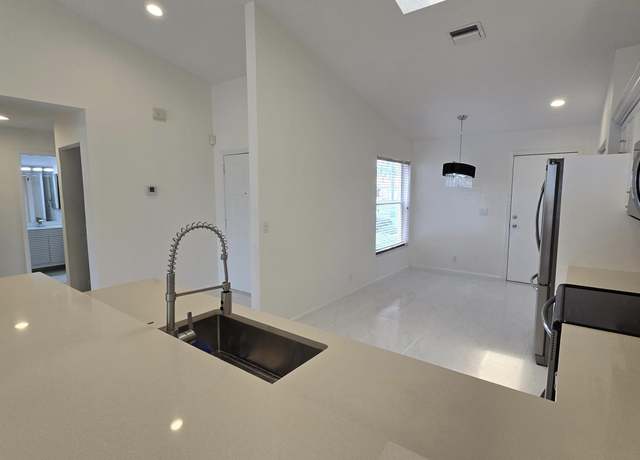 Property at 5622 Royal Lake Cir, Boynton Beach, FL 33437, 3 beds, 2 baths
