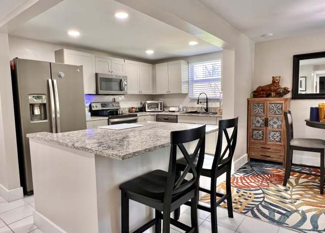 Property at 720 N Dixie Hwy #303, Lantana, FL 33462, 2 beds, 2.5 baths