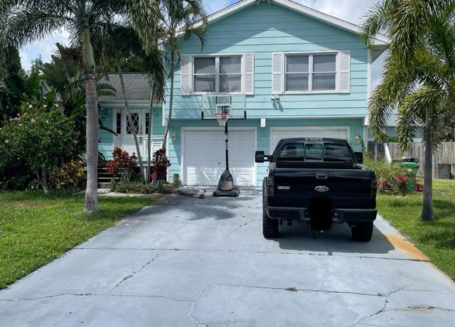Property at 2450 SE Alden St, Port Saint Lucie, FL 34984, 3 beds, 2.5 baths