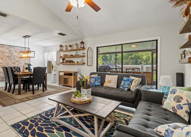 Property at 1635 SW Crossing Cir, Palm City, FL 34990, 3 beds, 2.5 baths