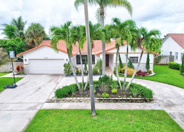 Property at 9900 NW 11th St, Plantation, FL 33322, 5 beds, 3 baths