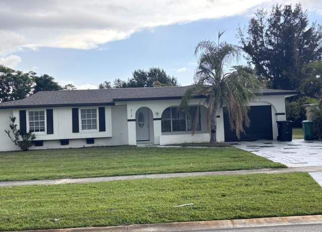 Property at 319 NE Camelot Dr, Port Saint Lucie, FL 34983, 3 beds, 2 baths