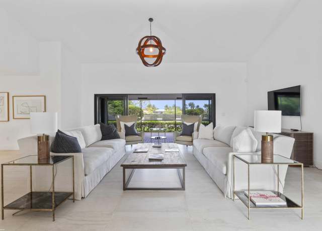 Property at 15455 De Havilland Ct, Wellington, FL 33414, 4 beds, 2.5 baths