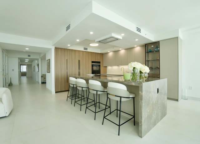 Property at 20201 E Country Club Dr #1005, Aventura, FL 33180, 3 beds, 3.5 baths