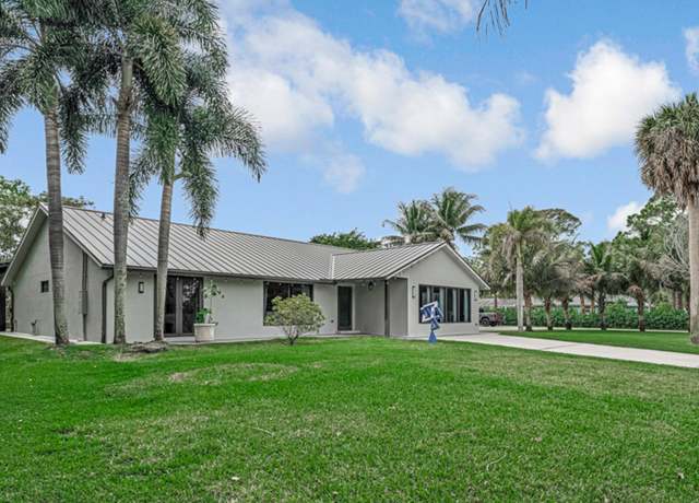 Property at 8646 Rodeo Dr, Lake Worth, FL 33467, 3 beds, 3.5 baths