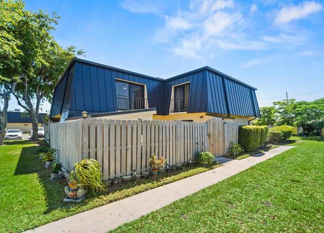 Property at 2324 Waterside Dr, Lake Worth, FL 33461, 2 beds, 2.5 baths