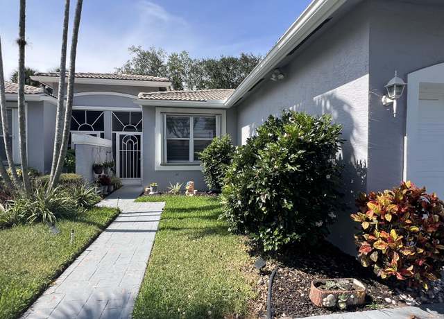 Property at 9875 Crescent View Dr S, Boynton Beach, FL 33437, 3 beds, 2 baths