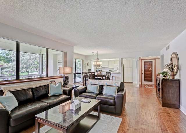 Property at 130 Brackenwood Rd, Palm Beach Gardens, FL 33418, 2 beds, 2 baths