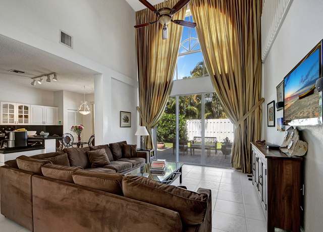 Property at 1376 Auburn Ct, Boynton Beach, FL 33436, 3 beds, 2.5 baths