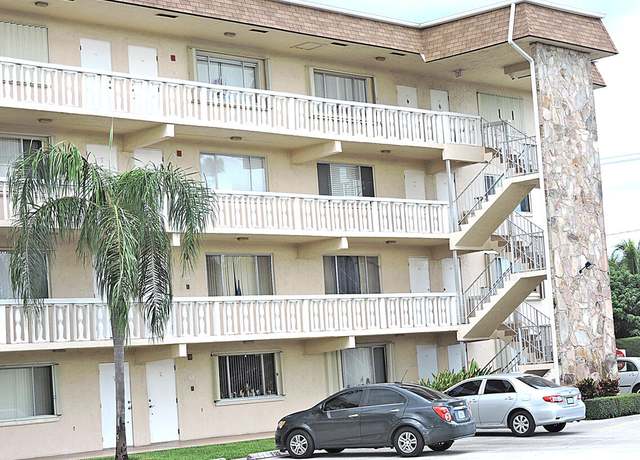 Property at 300 Village Green Cir S #220, Palm Springs, FL 33461, 1 bed, 1.5 baths