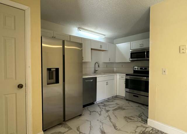 Property at 1482 N Lawnwood Cir, Fort Pierce, FL 34950, 3 beds, 2 baths