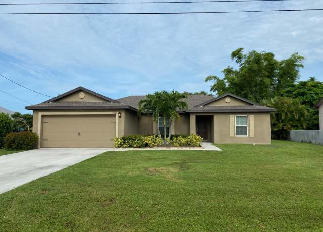 Property at 2586 SE Charleston Dr, Port Saint Lucie, FL 34952, 3 beds, 2 baths