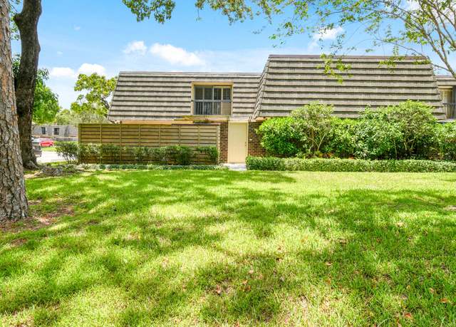 Property at 630 6th Ter, Palm Beach Gardens, FL 33418, 2 beds, 2.5 baths