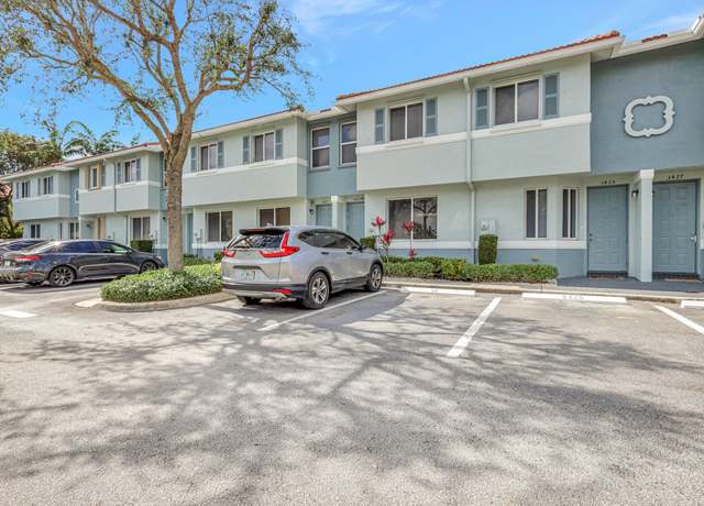 Property at 3423 Sonoma Dr, Riviera Beach, FL 33404, 3 beds, 2.5 baths