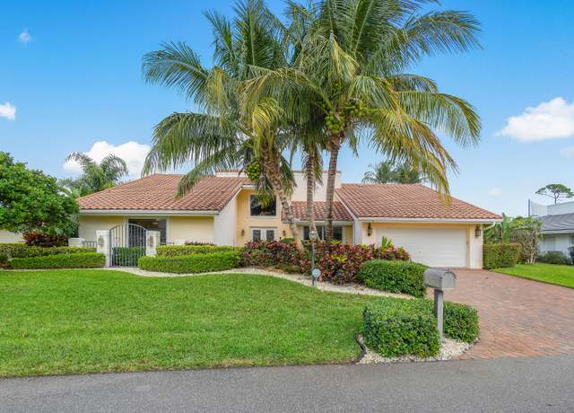 Property at 4877 Pineview Cir, Delray Beach, FL 33445, 3 beds, 3 baths