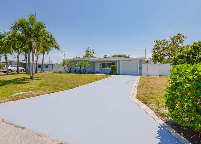 Property at 712 NE Camino St, Port Saint Lucie, FL 34952, 2 beds, 1 bath
